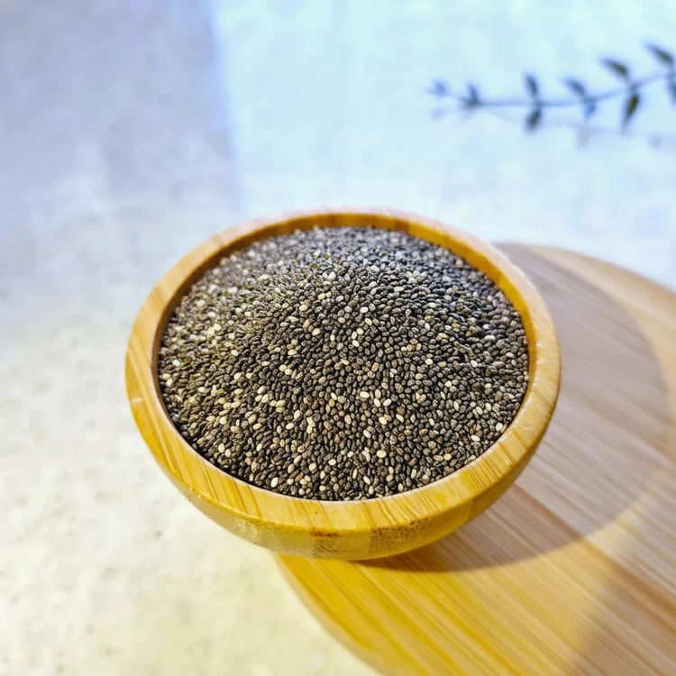 دانه چیا درشت سرشار از فیبر و امگا 3